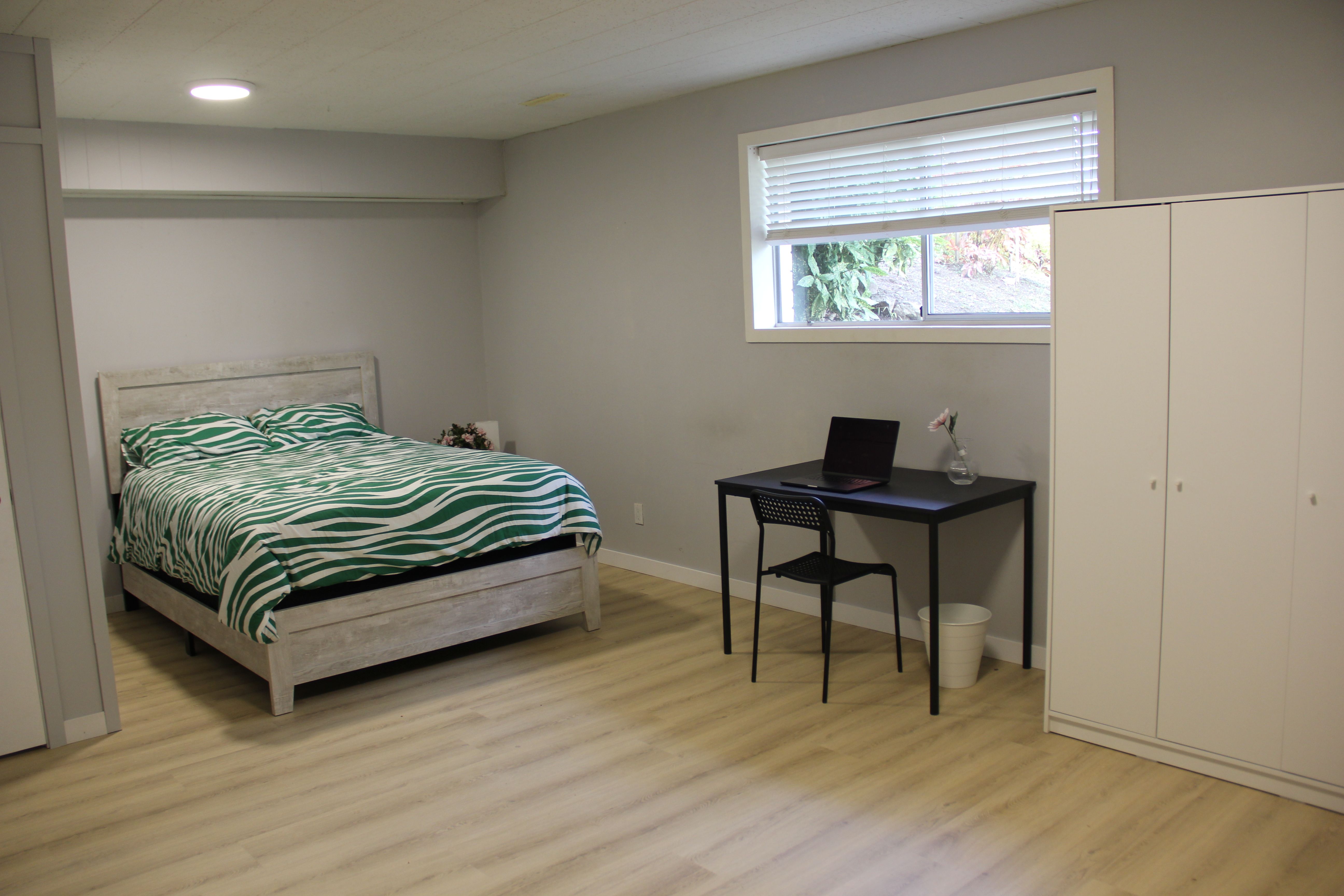 Large Private Room 9 for 2 People in Burquitlam near SFU